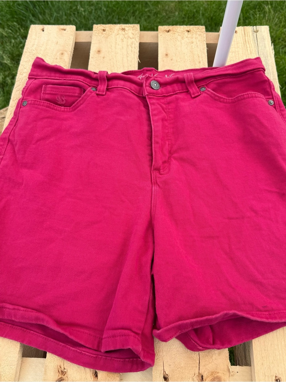 Gloria Vanderbilt Bright Hot Pink Jean Shorts